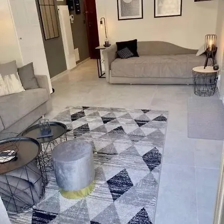 Apartment De La Plage, Au Bord De La Menton