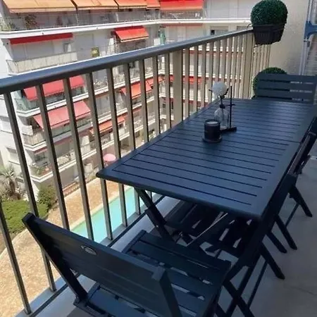 Apartment De La Plage, Au Bord De La Menton