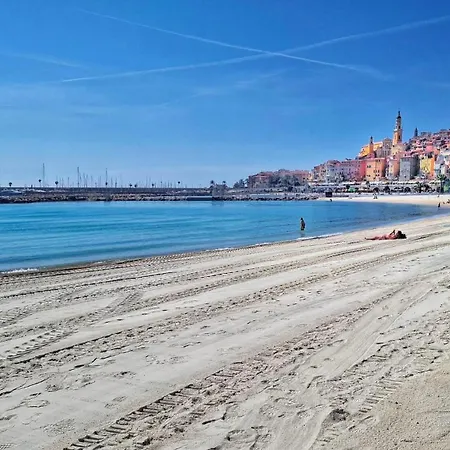 De La Plage, Au Bord De La Ментона
